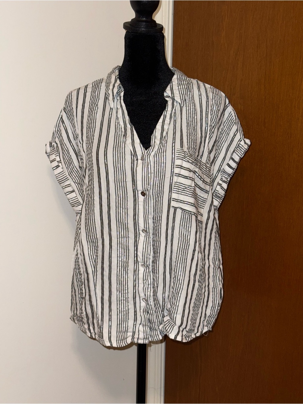 🐠 Adrienne Vittadini Black & White Striped Blouse